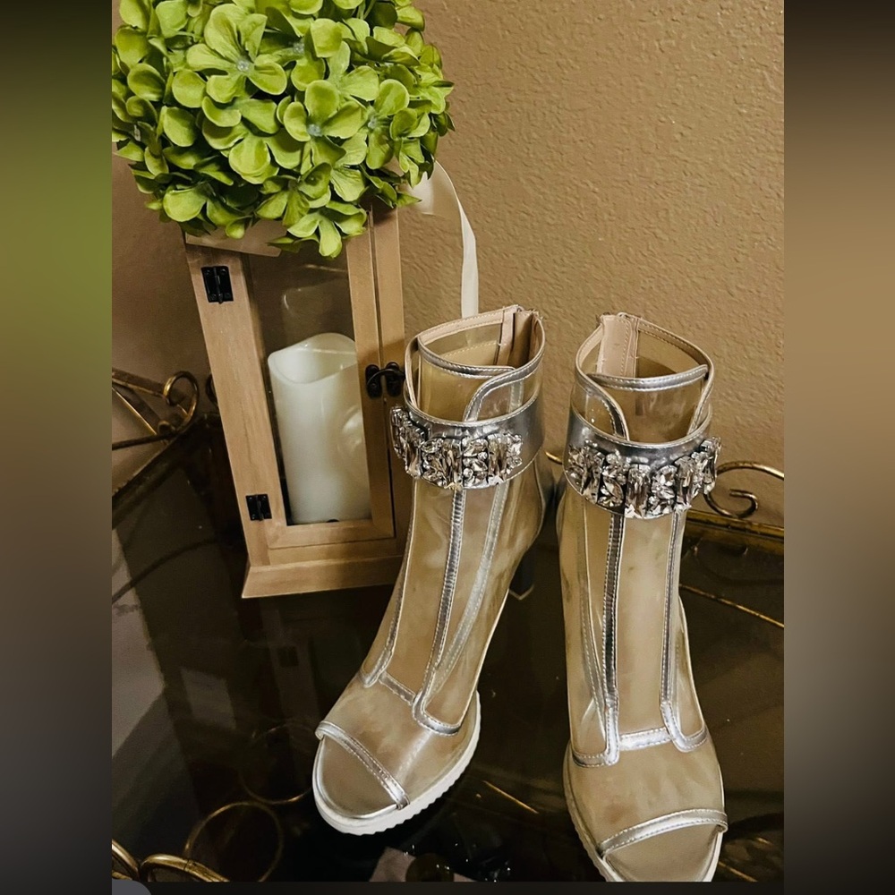HOST PICK🥳Karl Lagerfeld Silver and Cream Ankle Bootie heels
